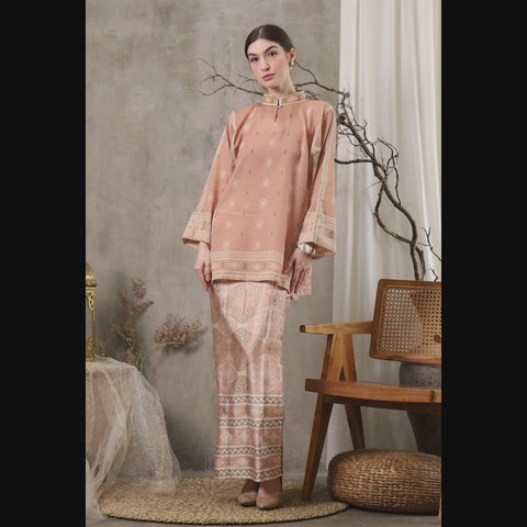 Chai Latte Ikat HC neck Sarung Set