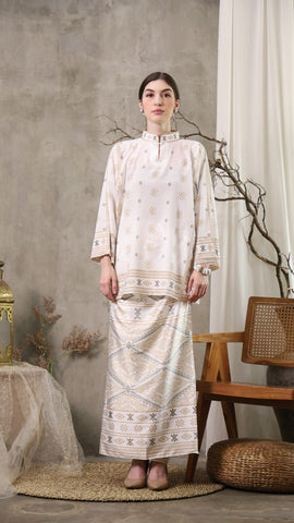 BW Sumba Ikat HC neck Sarung Set